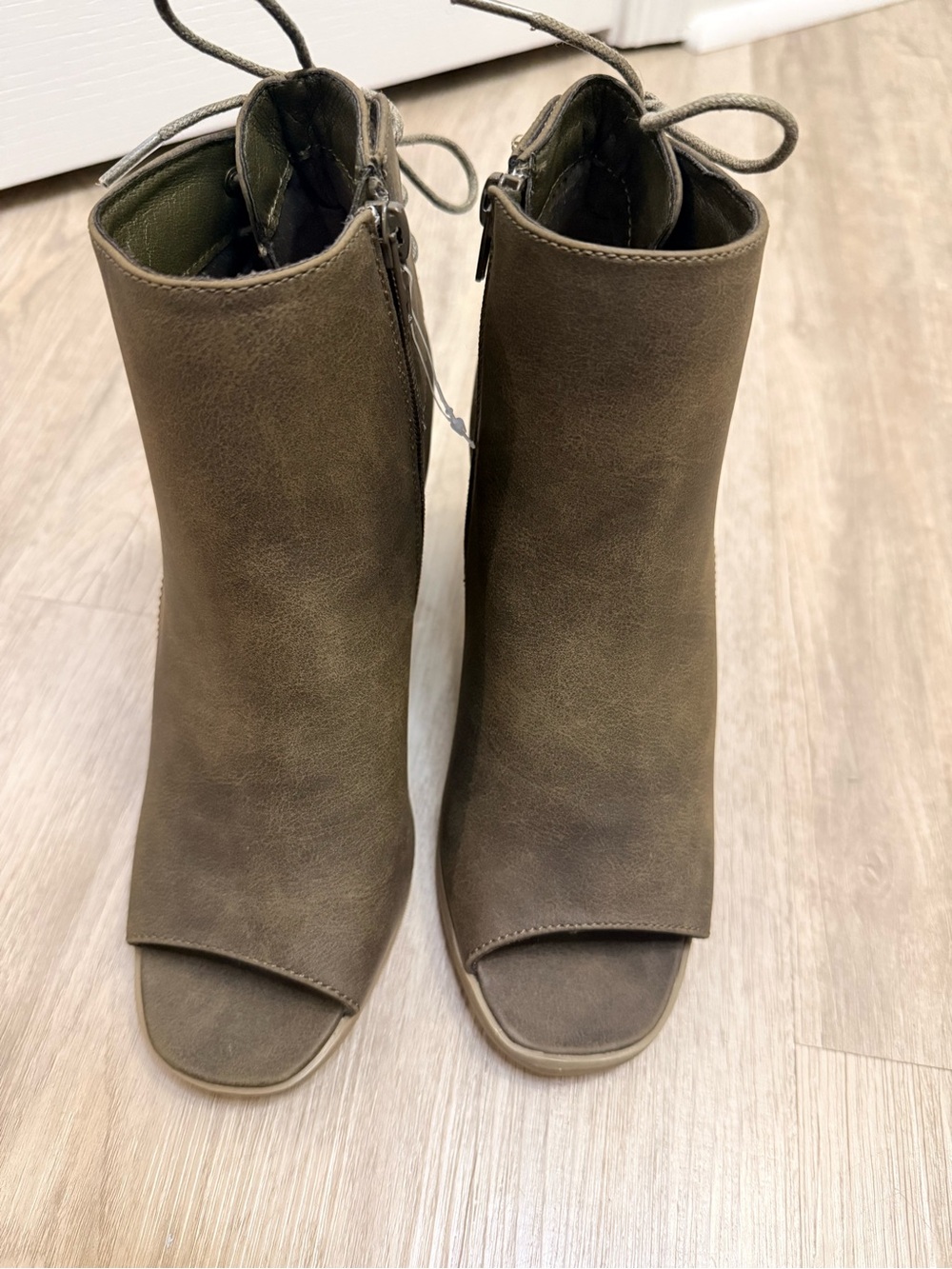 Green Olive Open-Toe Lace-Back Block Heel Booties NWOT SIZE 8 - Picture 8 of 8